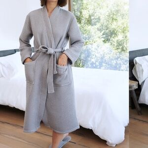 Quince Women's Gray Waffle Knit Robe